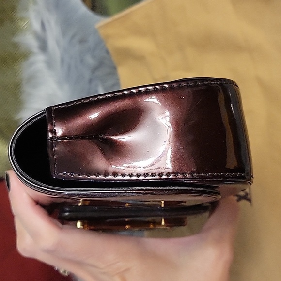 LOUIS VUITTON Sobe Wine red patent clutch bag - Picture 14 of 17